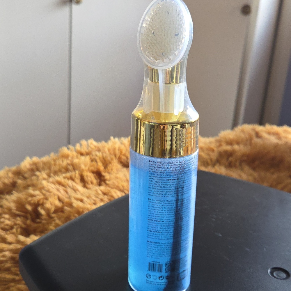 Below Zero Glacier Ice Age Defying Oil Control & Cooling Lava Foam Facial Cleans - Picture 4 of 5